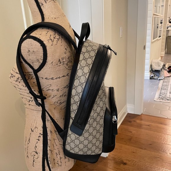 GUCCI GG Supreme Backpack--LIKE NEW--PRISTINE CONDITION main image 5